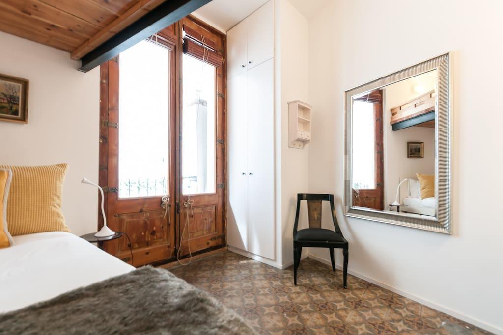 3 Bedroom Near Las Ramblas Appartamento Barcellona