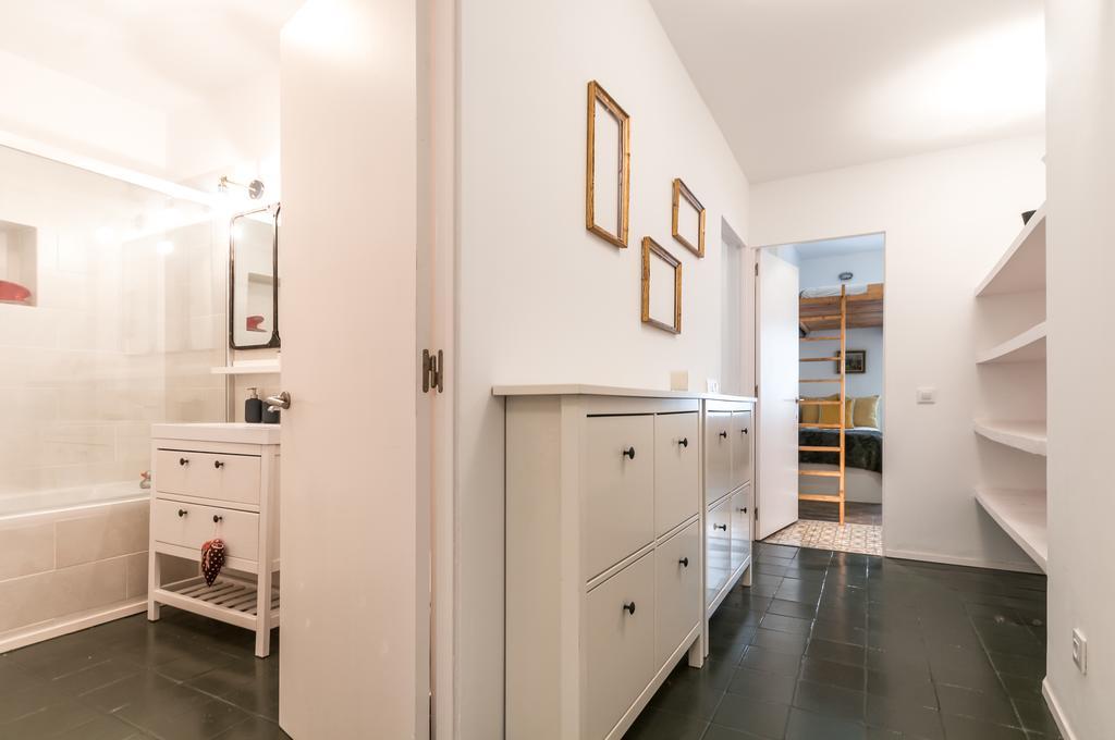 3 Bedroom Near Las Ramblas * Barcellona