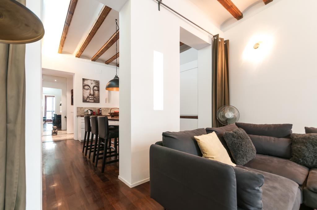 Appartamento 3 Bedroom Near Las Ramblas