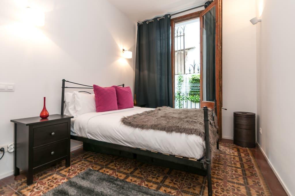Apartment 3 Bedroom Near Las Ramblas Barcelona