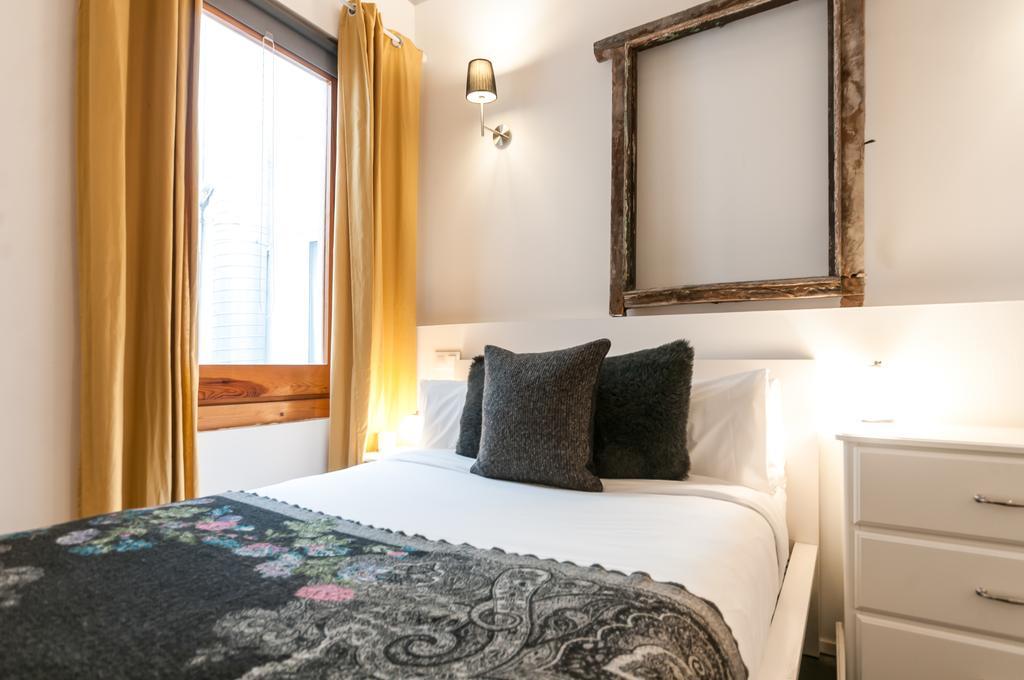 3 Bedroom Near Las Ramblas Barcelona