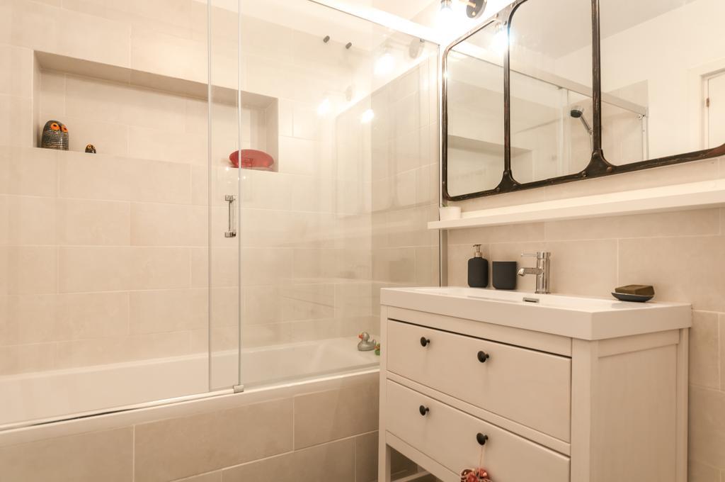 3 Bedroom Near Las Ramblas Apartment *